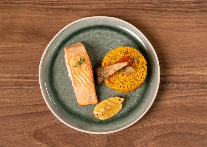 Seared salmon fillet with saffron rice and lemon