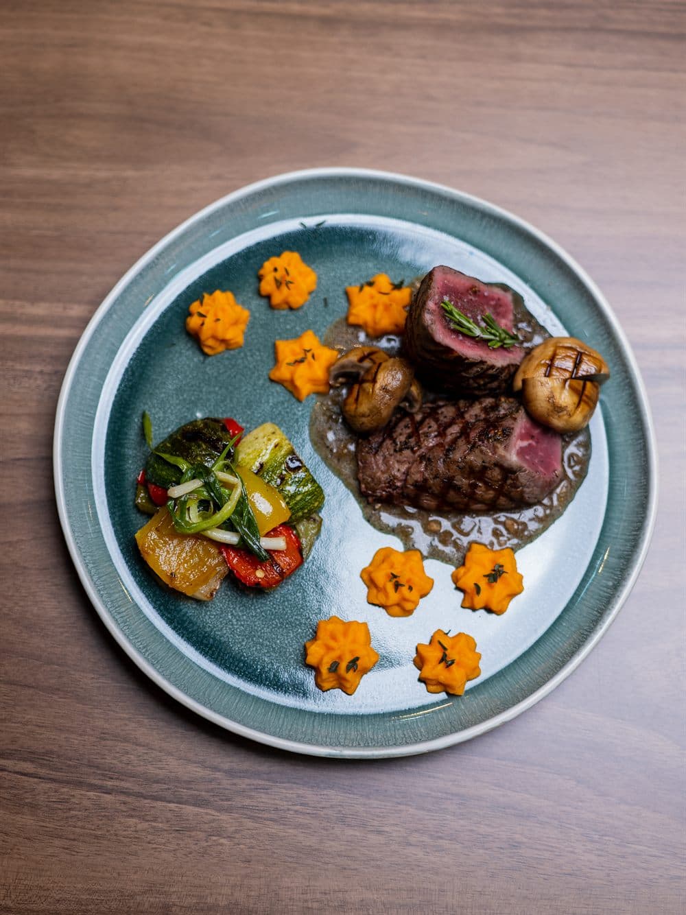 Filet de Bœuf — beef fillet with carrot purée flowers, grilled vegetables and house jus